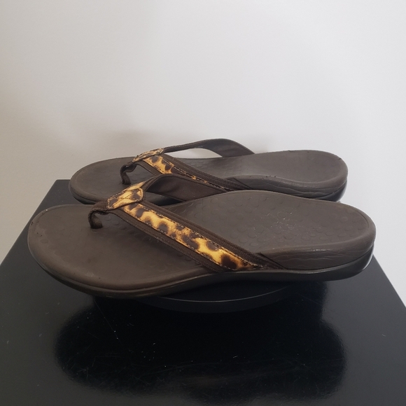 Vionic by Orthaheel Tide II Brown Leopard Leather & Mesh Thong Sandals Size 7 - Picture 3 of 8